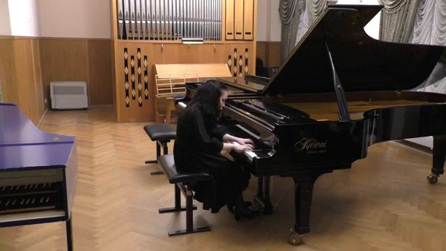 F. Liszt - Yustina Sharapanovskaya / Two legends смотреть онлайн