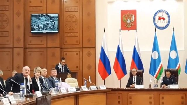 Выступает министр промышленности и геологии Республики Саха (Якутия) Максим Терещенко смотреть онлайн