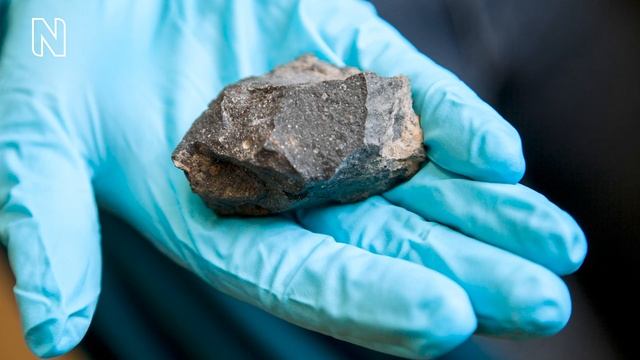 What does the Murchison meteorite smell like? | Natural History Museum смотреть онлайн