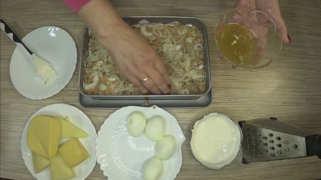 Праздничный слоеный салат на большую компанию из рыбных консервов. смотреть онлайн