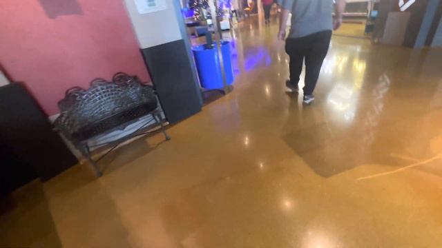 #523 США-Влог- Обзор мебельного магазина во ФЛОРИДЕ- В поисках дивана-  Семейный канал USADAY