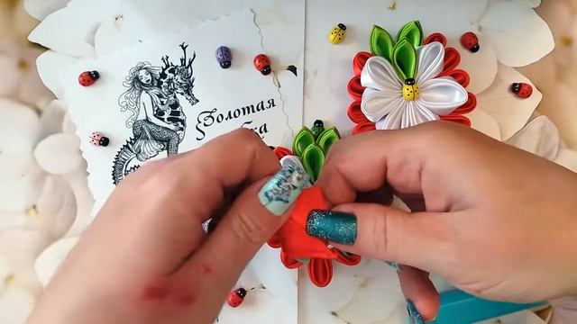 Бантики "Клубнички" из АТЛАСНОЙ ЛЕНТЫ, КАНЗАШИ, БАНТ ЯГОДА, КЛУБНИКА КАНЗАШИ, МАСТЕР-КЛАСС, КРАСОТА смотреть онлайн