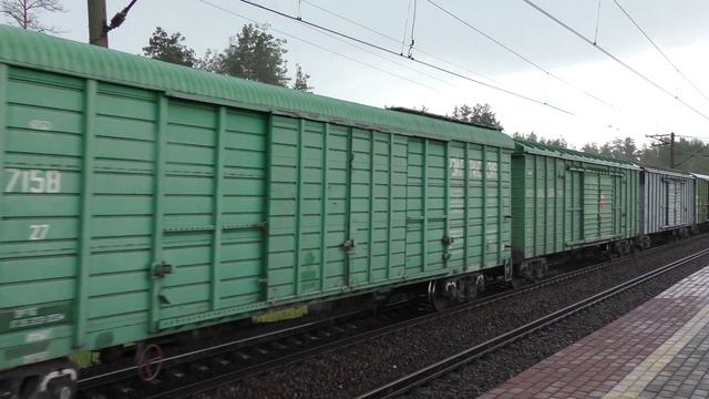 Электровоз ВЛ80С-2054 с грузовым поездом смотреть онлайн