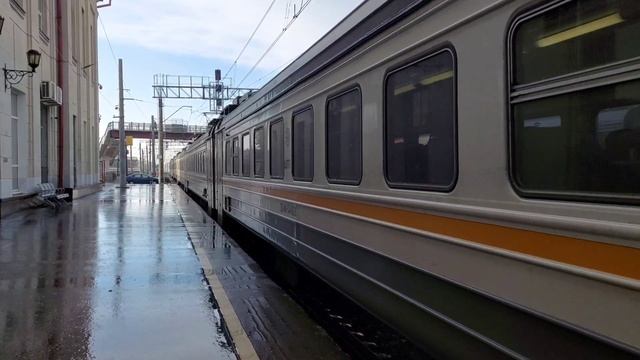 «Фирменный экспресс» Электропоезд ЭД4М 446 прибывает на станцию Рязань-1 смотреть онлайн