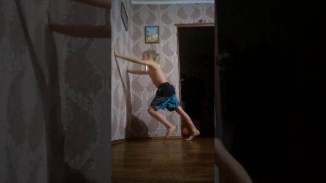 БУДЕМ УЧИТЬСЯ ОТЖИМАТЬСЯ