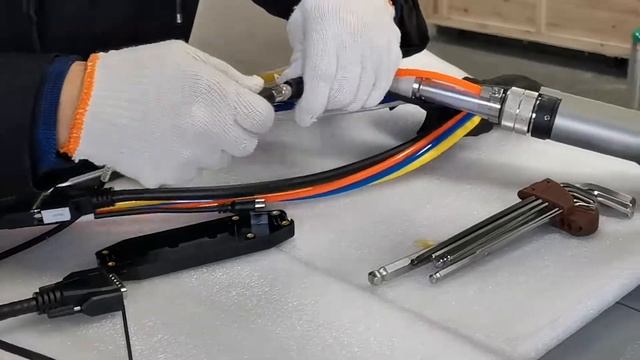 Как заменить лазерную головку для сварки Qilin BWT20 на головки для лазерной чистки металла BWT20C? смотреть онлайн