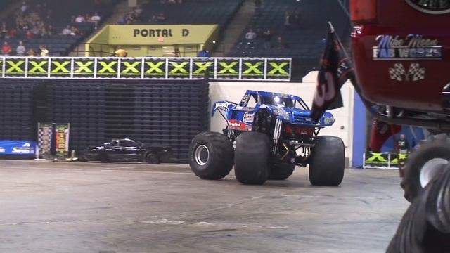 BIGFOOT #18 First Live Performance & Rollover - Dan Runte 2012 - BIGFOOT Monster Truck