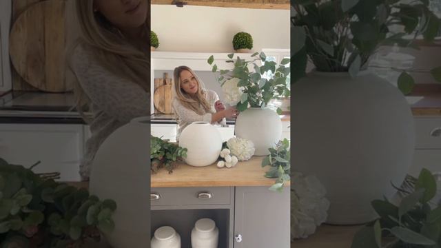 Tips for Styling Your Stems in a Simple White Vase смотреть онлайн