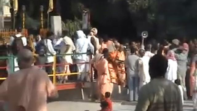 VRINDAVAN PARIKRAM 2005 - SRILA BHAKTISVARUPA DAMODARA SWAMI MAHARAJA смотреть онлайн