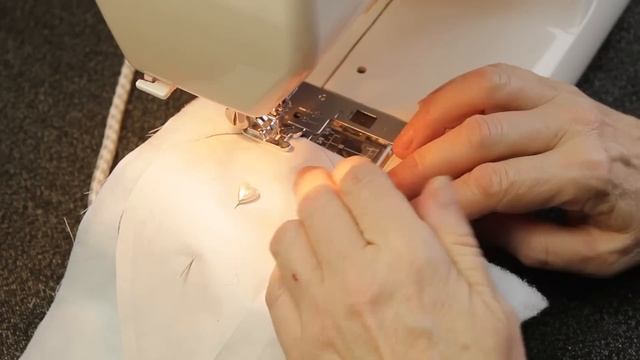 Из мелких лоскутков шью милые подарки. Использую все подряд. Отличный результат! смотреть онлайн