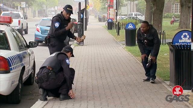 Cop Shoots Himself in the Foot смотреть онлайн
