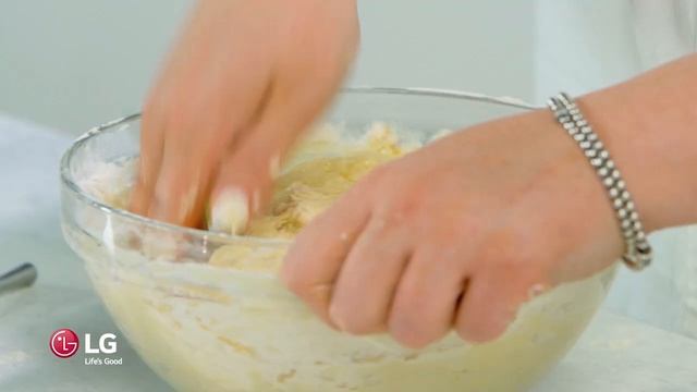 Готовим с Адель Выпуск №24 (Банановый пломбир на сгущенном молоке, пицца на дрожжевом тесте) смотреть онлайн