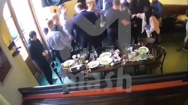 Кокорин и Мамаев избивают чиновника в московской “Кофемании”. Драка Кокорина и Мамаева с чиновнико смотреть онлайн