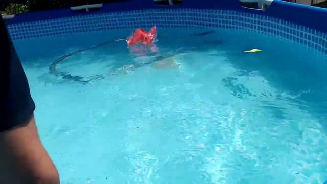 Как легко убрать песок со дна бассейна. ПЫЛЕСОС для бассейна. смотреть онлайн