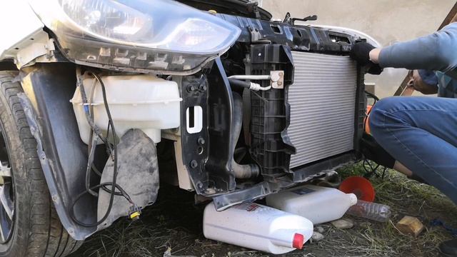Замена радиатора кондиционера на Hyundai Solaris и KIA RIO смотреть онлайн