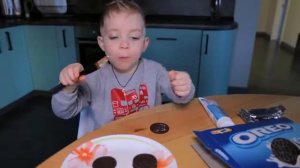 ТИША ИЗДЕВАЕТСЯ над ДАНЕЙ!!! ЖЕСТКИЙ ПРАНК С КАКАШКАМИ!!!