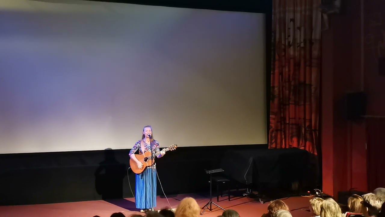 Галина Хомчик "Вот идёт по свету человек чудак" Концерт в киноклубе Эльдар 15.10.2022 смотреть онлайн