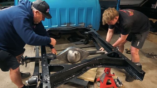 Turbo OBS Drag Truck Build Gets a Ford 9" & CALTRACS! смотреть онлайн