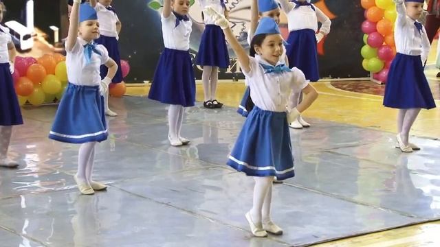 Стюардессы, открытие фестиваля смотреть онлайн