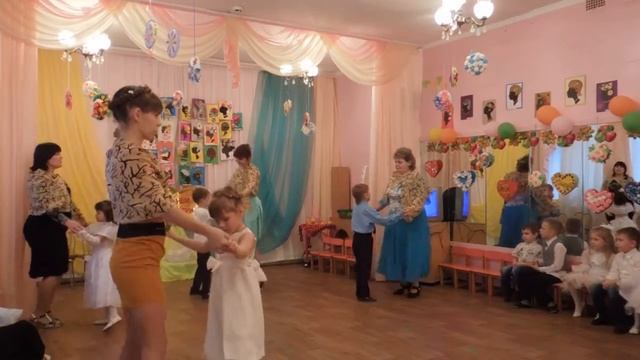 Танец с мамами "Будь со мною рядом" смотреть онлайн