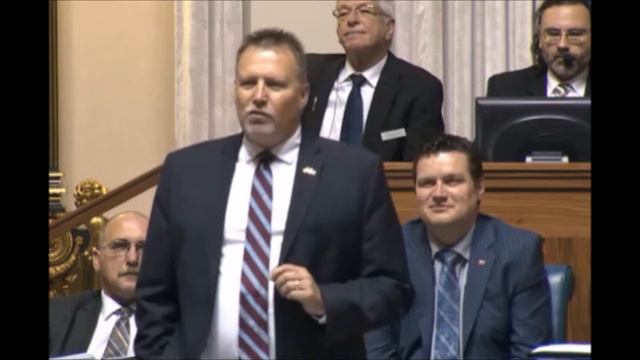 Len Isleifson Congratulates the Iceland National Football Team on World Cup Qualification смотреть онлайн