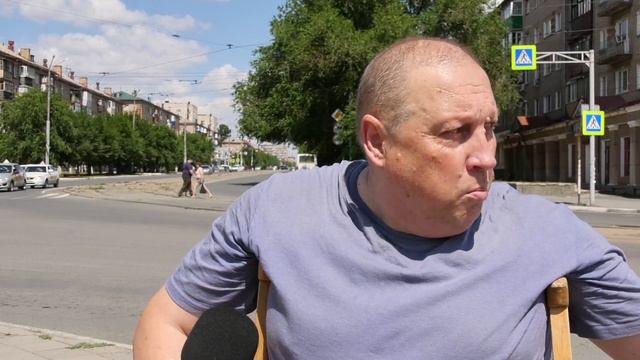 Инвалид из Орска обеспокоен местоположением остановки на площади Шевченко 1 смотреть онлайн