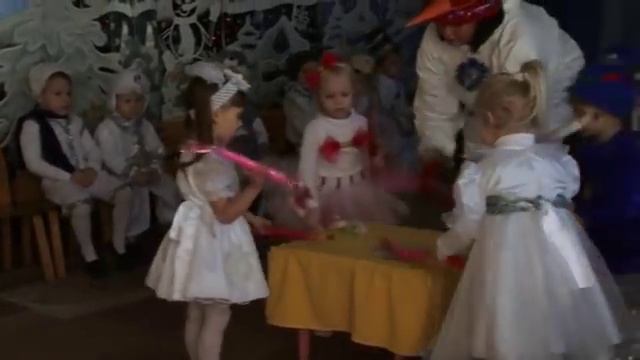 Танец девочек Конфеток на утреннике (младшая группа) смотреть онлайн