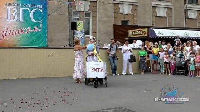 В Волжском прошел "Парад колясок" смотреть онлайн