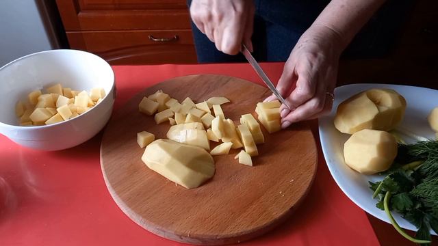 Рассольник по вкусовым качествам не уступает ни одному из первых блюд. смотреть онлайн