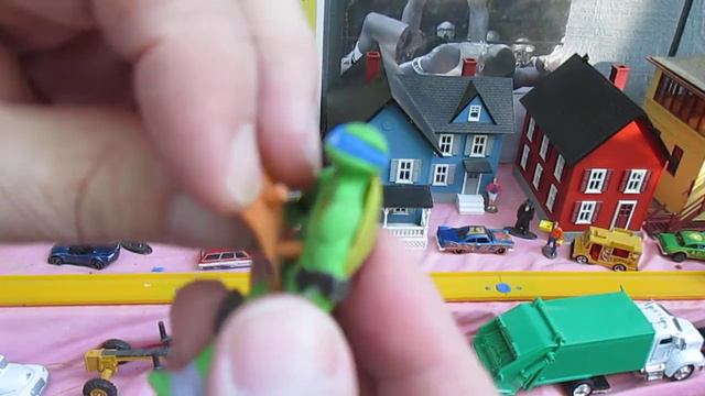 Teenage Mutant Ninja Turtle Leonardo 3-D Puzzle Eraser Unboxing and Review - TMNT Collectible смотреть онлайн