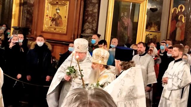 Главное Рождественское богослужение в Санкт-Петербурге проходило в Казанском кафедральном соборе... смотреть онлайн