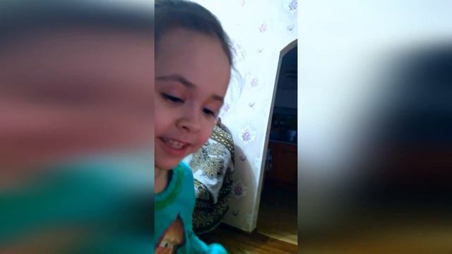 МАЛЯВКА ИГРАЕТ И ХОХОЧЕТ! смотреть онлайн