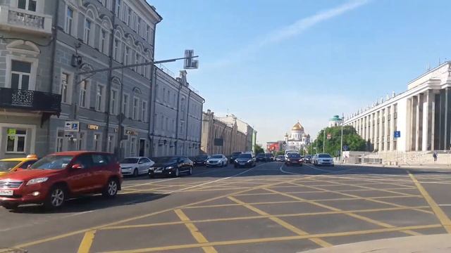 Поездка в метро и выход на станции Александровский сад смотреть онлайн