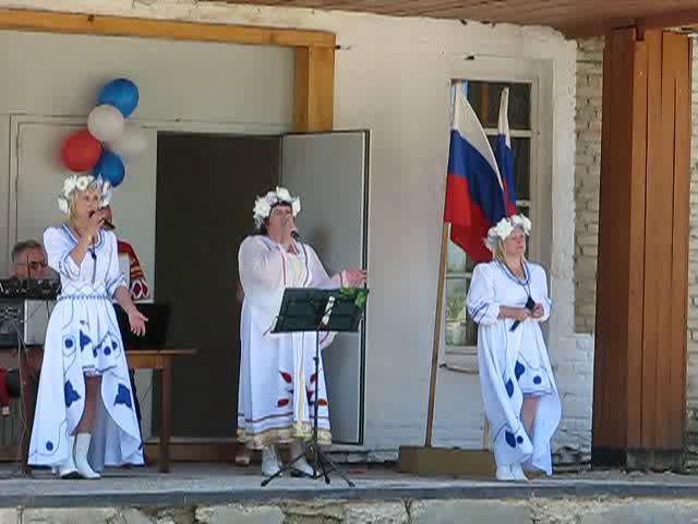Поет анс.Балагуры. смотреть онлайн
