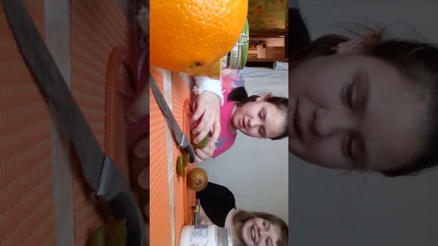 Готовим фруктовый салат смотреть онлайн