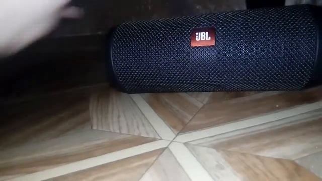 Сравнение колонок Jbl Clip+ и Jbl Flip4