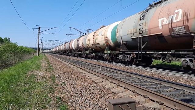 Электровоз 3ЭС5К-1051 "Ермак" с грузовым поездом. смотреть онлайн