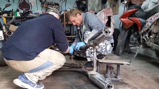 #moto #тюнинг #кастом Обмотка глушителя термолентой! Я твой труба МОТАЛ! смотреть онлайн