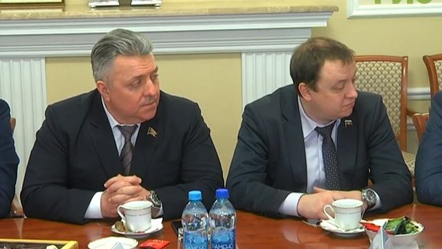 Глава Самары Елена Лапушкина встретилась с официальной делегацией из Челябинска смотреть онлайн