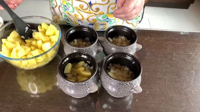 Жаркое в горшочке в сметане по русски под крышкой из теста смотреть онлайн
