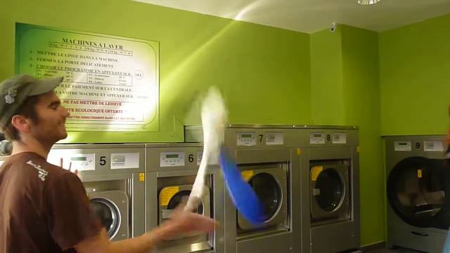LAVOMATIC TOUR Brest #2 - Laverie des Halles - 9 rue Massillon - St-Martin смотреть онлайн