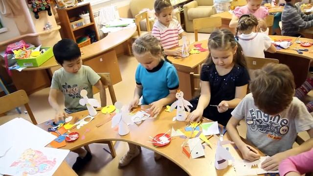 Один день из жизни детского сада. Поделки. смотреть онлайн