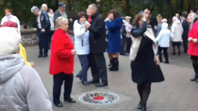 Аромат любви ?. 15.10.2023.Валерий Палаускас.В Гомельском парке. смотреть онлайн