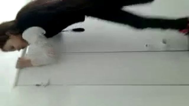 Взяла дверь сломала!!! Не ценит наше добро! смотреть онлайн