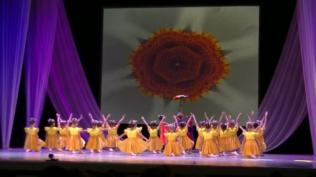 Танец Цветик Семисветик. Ученицы 2 класса школы танца Елены Морозовой. 03.03.2024 смотреть онлайн