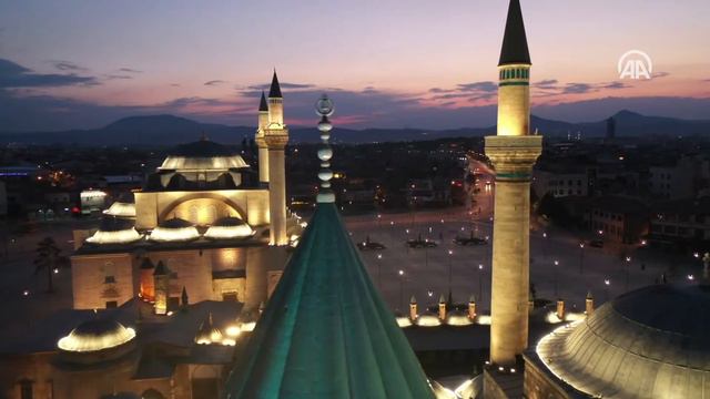 Популярная площадь Мевланы в Коньи опустела смотреть онлайн