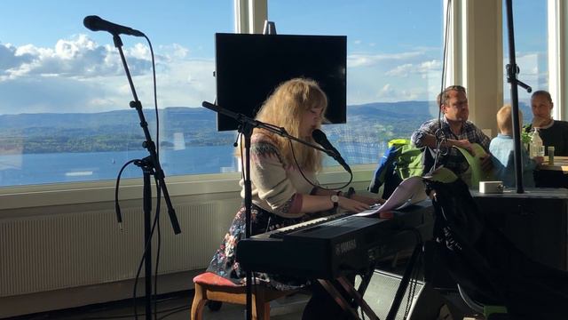 Behind a mask - Mia Larsen Sveberg смотреть онлайн