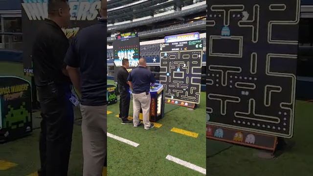 Worlds Largest PacMan / Galaga and Space Invaders Frenzy смотреть онлайн