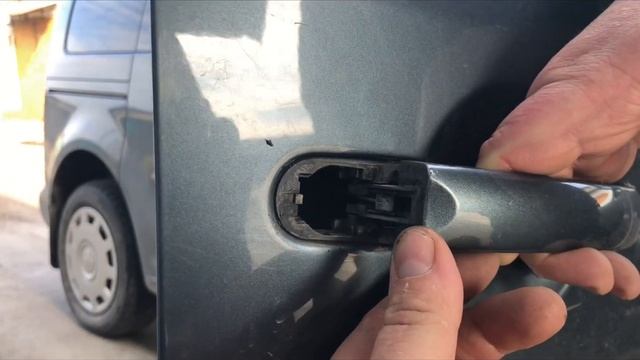 Снятие, регулировка ручки открывания двери на VW Caddy смотреть онлайн