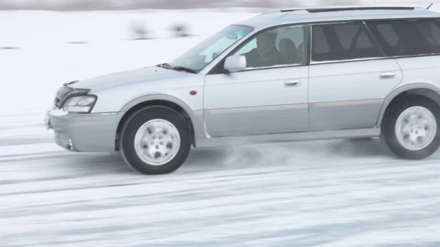 Subaru Legacy, дрифт на карьере смотреть онлайн